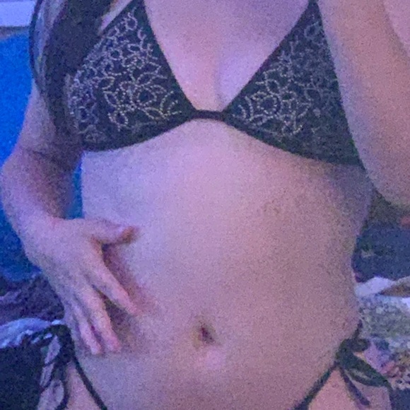 Bikini - Picture 2 of 2